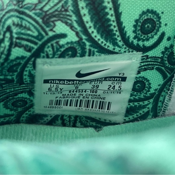 Size 6.5Y Nike Max LeBron 11 Low Easter Green and White - Picture 2 of 7